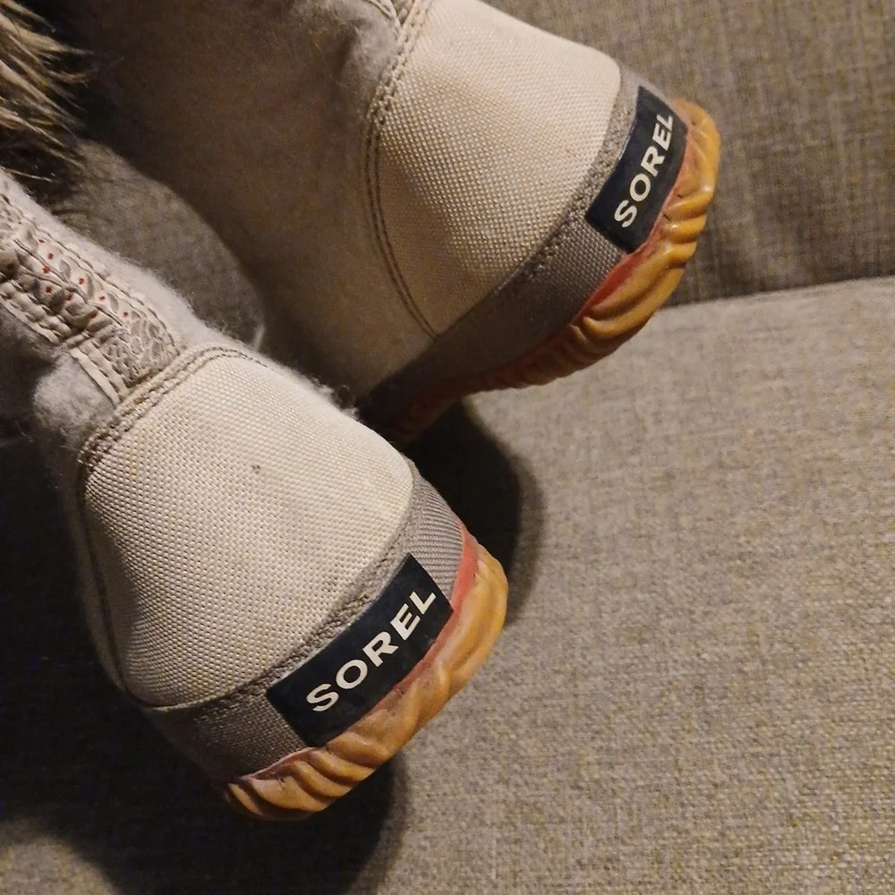 Sorel Womens Faux Fur, Tan Boots. Size 10 - Picture 4 of 16